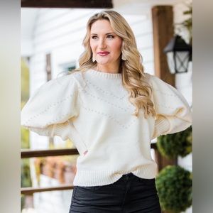 NWT Lumiere Pearl embellished sweater 🤍